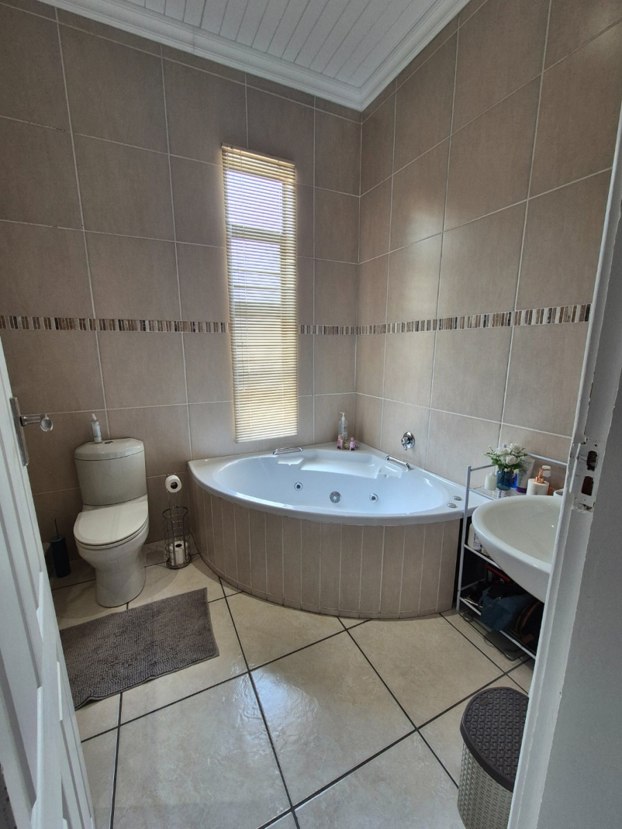 4 Bedroom Property for Sale in Bethlehem Free State